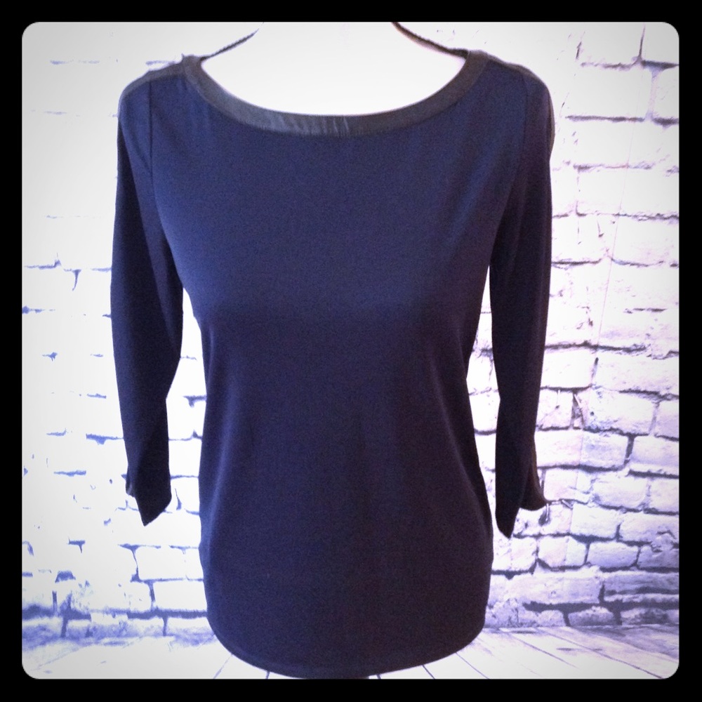 NWT!! Beautiful Ann Taylor navy blouse